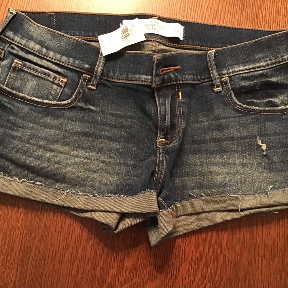 Abercrombie & Fitch Low Rise Shorts 🦋
